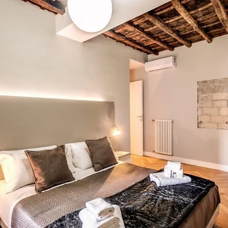 Trevi Fountain Superior 3 Bdr Apartament