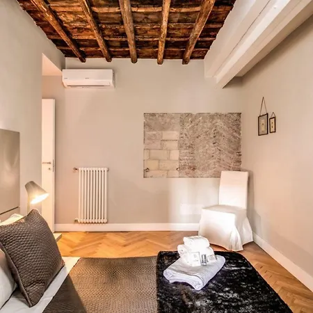 Trevi Fountain Superior 3 Bdr Apartament *