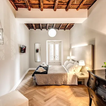 Trevi Fountain Superior 3 Bdr Apartment