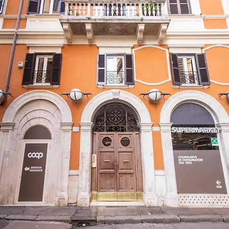 Trevi Fountain Superior 3 Bdr Apartament