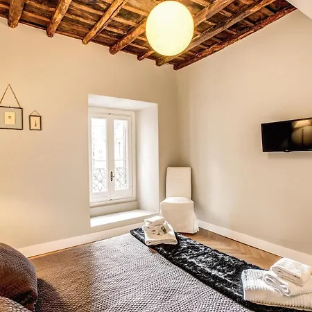 Trevi Fountain Superior 3 Bdr Apartament