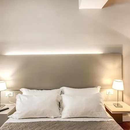 Trevi Fountain Superior 3 Bdr Apartment *