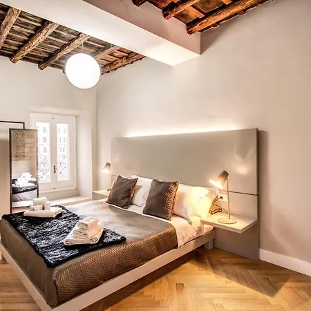 Trevi Fountain Superior 3 Bdr Apartment