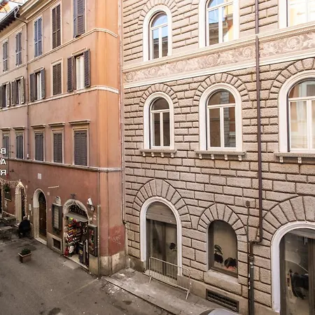 Trevi Fountain Superior 3 Bdr Apartament
