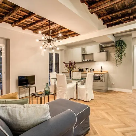Trevi Fountain Superior 3 Bdr Apartment Rome
